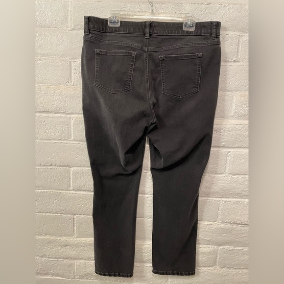 Chaps Black Stretch Jeans, straight leg, zip & button, slimming fit, sz 16 - Picture 2 of 15